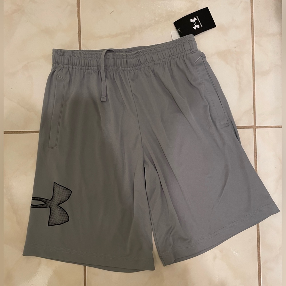 NWT Mens Under Armour Grey Basket Ball Shorts Gym Shorts Size Small​​​​​​​